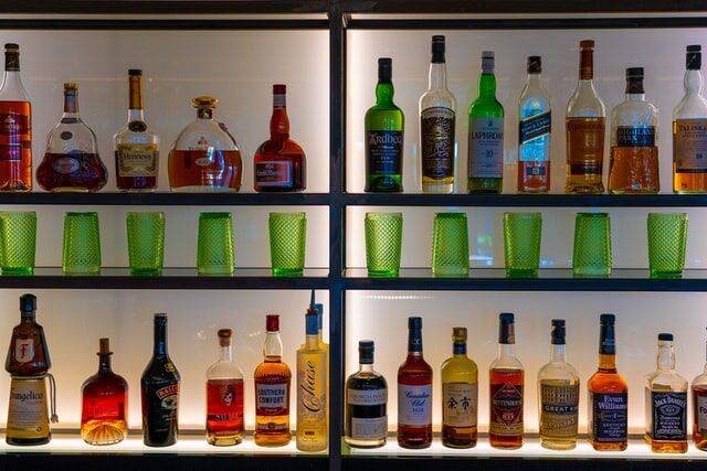 Stainless steel wall shelf: selection tips